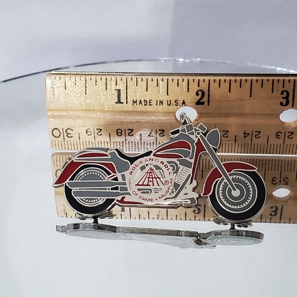 Rock and Roll Hall of Fame Harley Davidson LowRider Motorcycle Pin Vintage 2005 - Picture 4 of 5